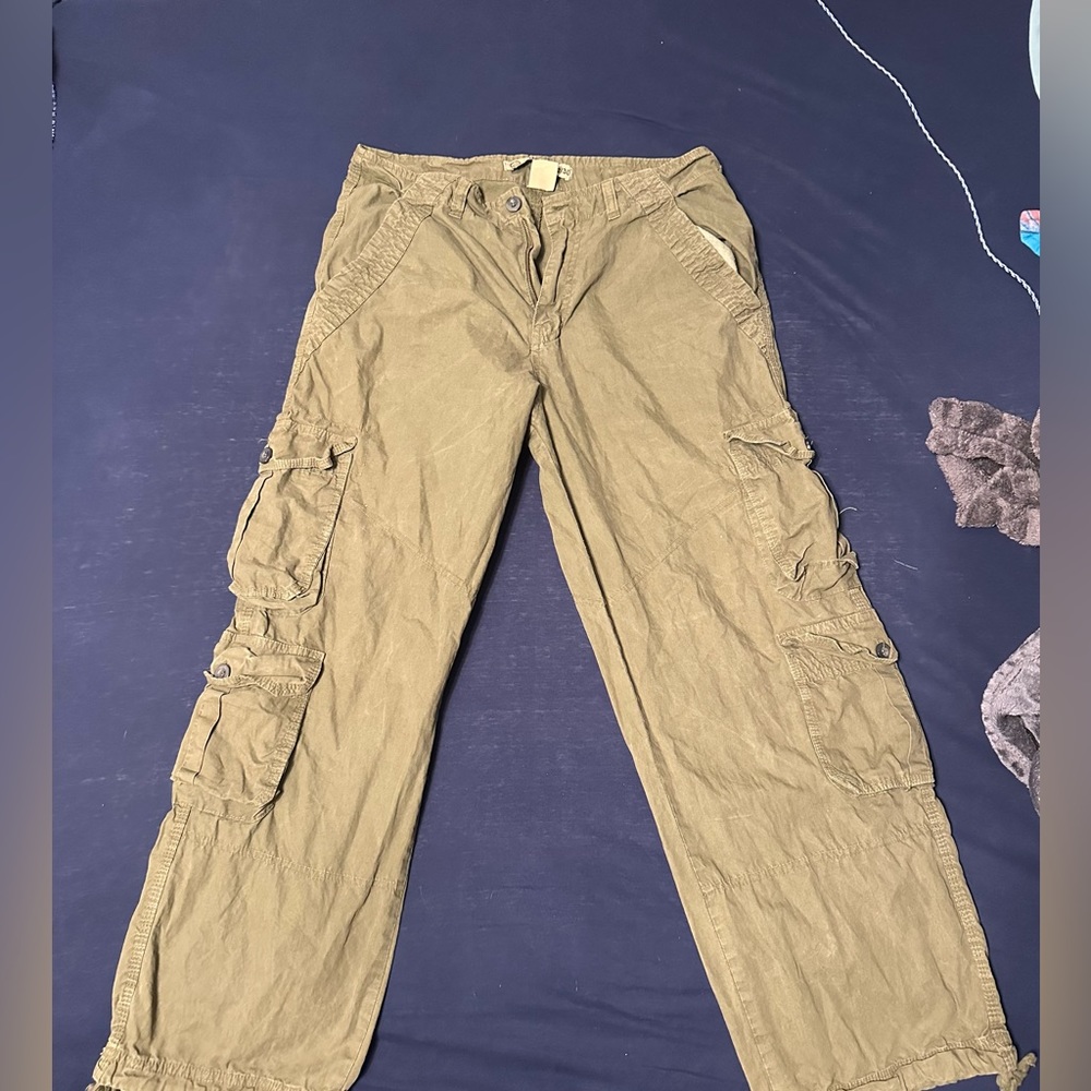 32x30 green, wide legged, baggy cargo pants